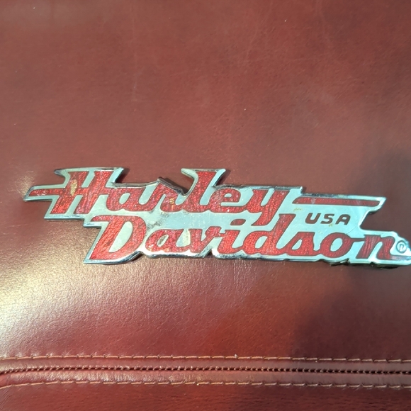 HARLEY-DAVIDSON FUEL TANK MEDALLION RH 61800-96 NEW OEM 61800-96